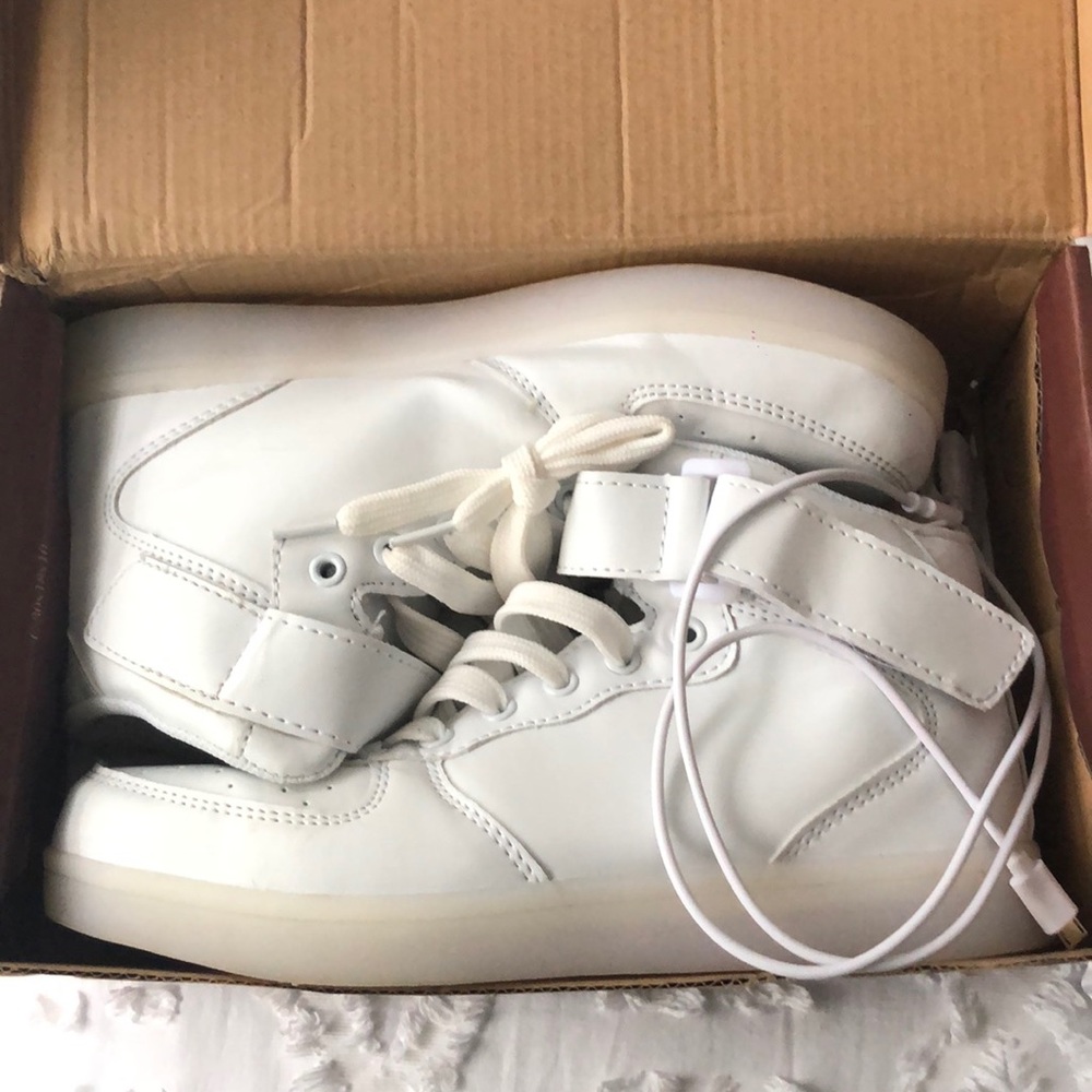 LED Dema Shoes